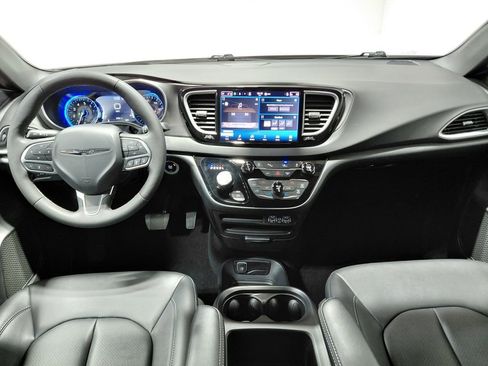 Certified 2025 Chrysler Pacifica Select image 27