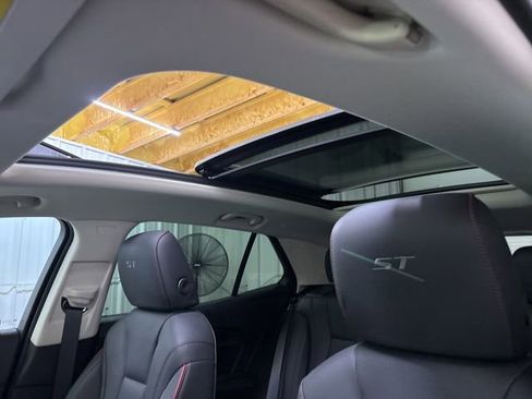 Used 2023 Buick Envision Essence w/ Sport Touring Package FWD image 41