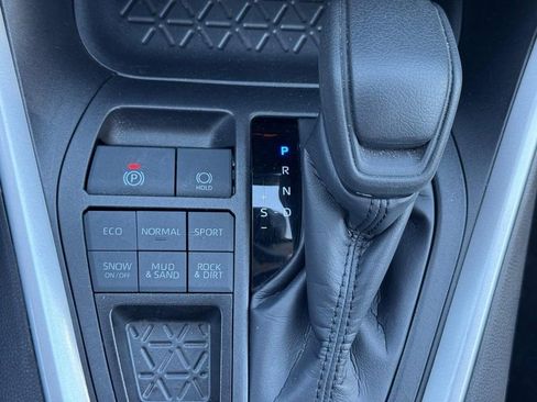 Used 2025 Toyota RAV4 XLE AWD/4WD image 27