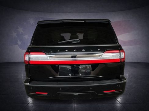 Used 2018 Lincoln Navigator Select w/ Technology Package image 4