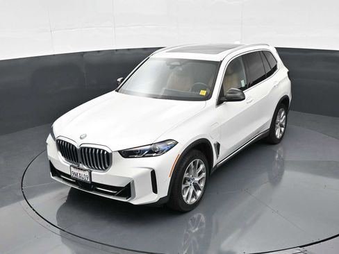 Used 2025 BMW X5 xDrive50e w/ Executive Package AWD/4WD image 17
