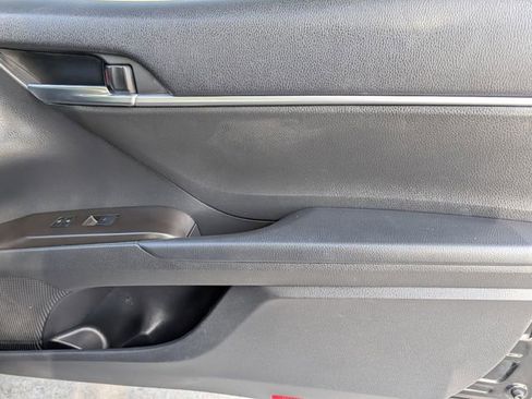 Used 2024 Toyota Camry SE image 10