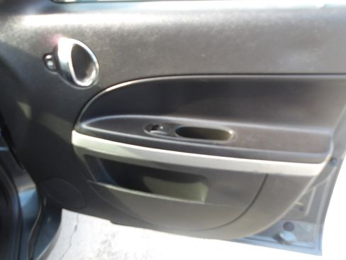 Used 2010 Chevrolet HHR LS image 9