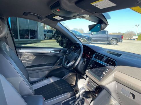 Used 2022 Volkswagen Tiguan SE R-Line image 28