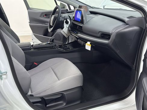 New 2026 Toyota Prius LE image 18
