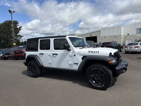 Used 2023 Jeep Wrangler Unlimited w/ Cold Weather Group AWD/4WD image 6