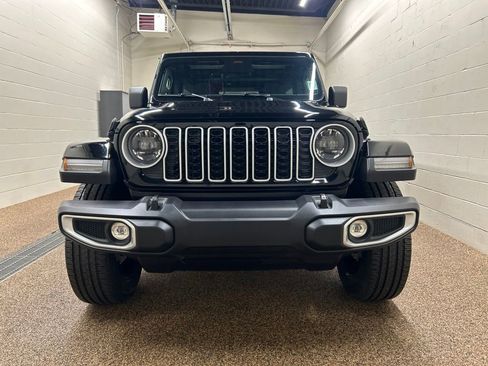 Used 2025 Jeep Wrangler Unlimited Sahara AWD/4WD image 23