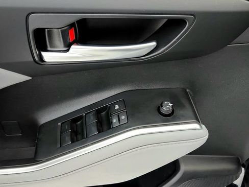 Certified 2024 Toyota Highlander XLE AWD/4WD image 24