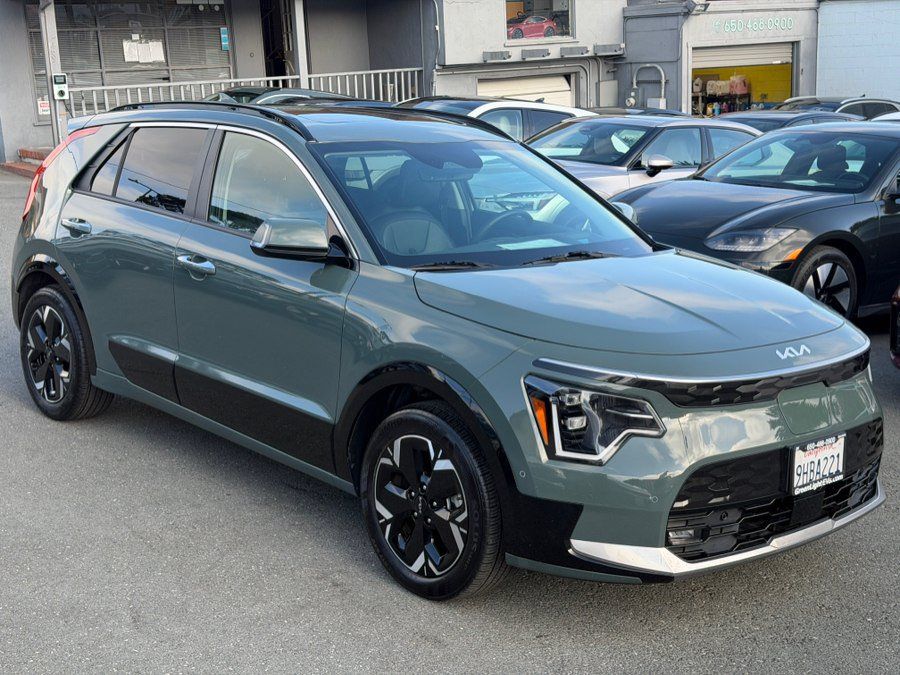 Used 2023 Kia Niro Wave FWD image 3