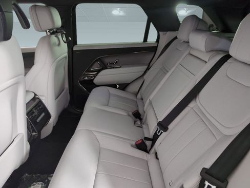 Used 2025 Land Rover Range Rover Sport SE image 19