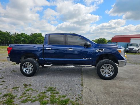 Used 2017 Nissan Titan SV AWD/4WD image 20