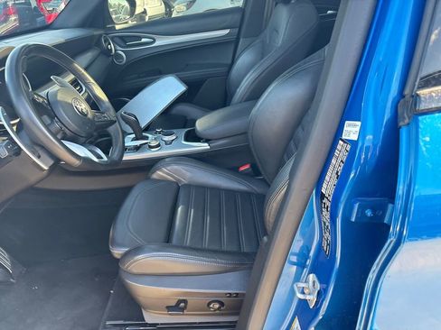 Used 2022 Alfa Romeo Stelvio Veloce image 5