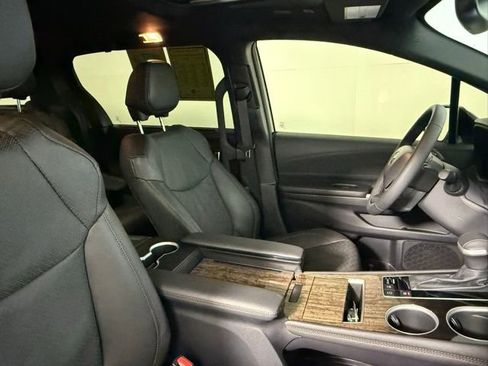 Used 2025 Toyota Sienna Platinum image 58