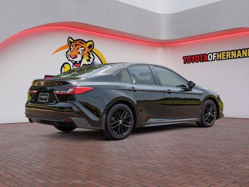 Used 2025 Toyota Camry SE w/ Convenience Package FWD image 5