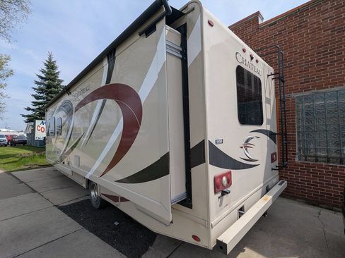 Used 2017 Ford E-450 and Econoline 450 Super Duty w/ Motorhome Prep Package RWD image 17