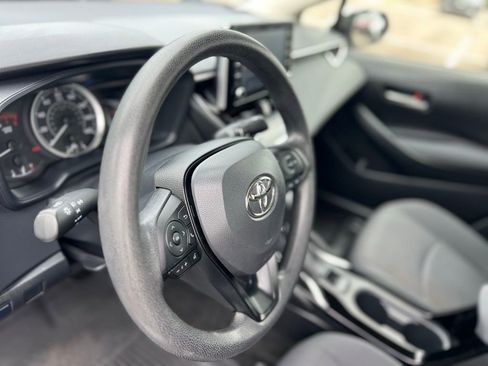Used 2021 Toyota Corolla LE FWD image 15