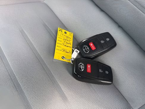 Used 2025 Toyota Tacoma TRD Off-Road image 35