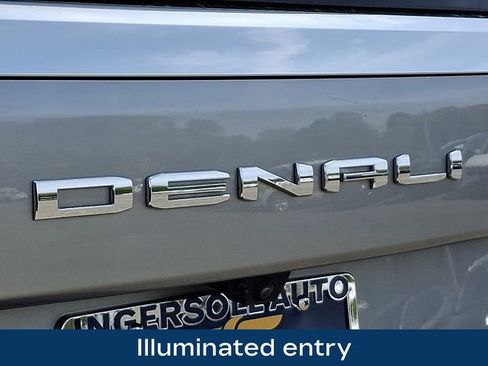 Used 2025 GMC Yukon Denali AWD/4WD image 31