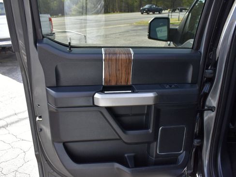 Used 2019 Ford F150 Lariat w/ Equipment Group 502A Luxury AWD/4WD image 28