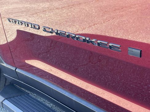 Used 2024 Jeep Grand Cherokee Altitude image 18