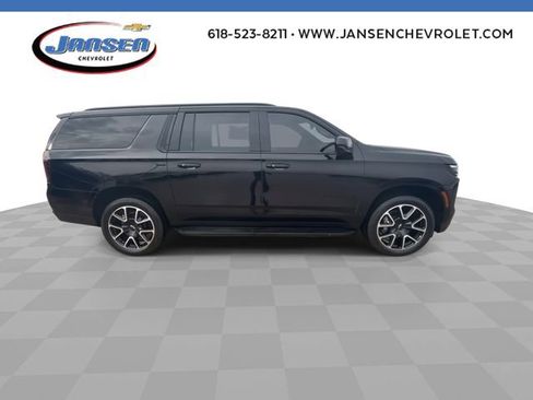 Used 2025 Chevrolet Suburban RST image 9