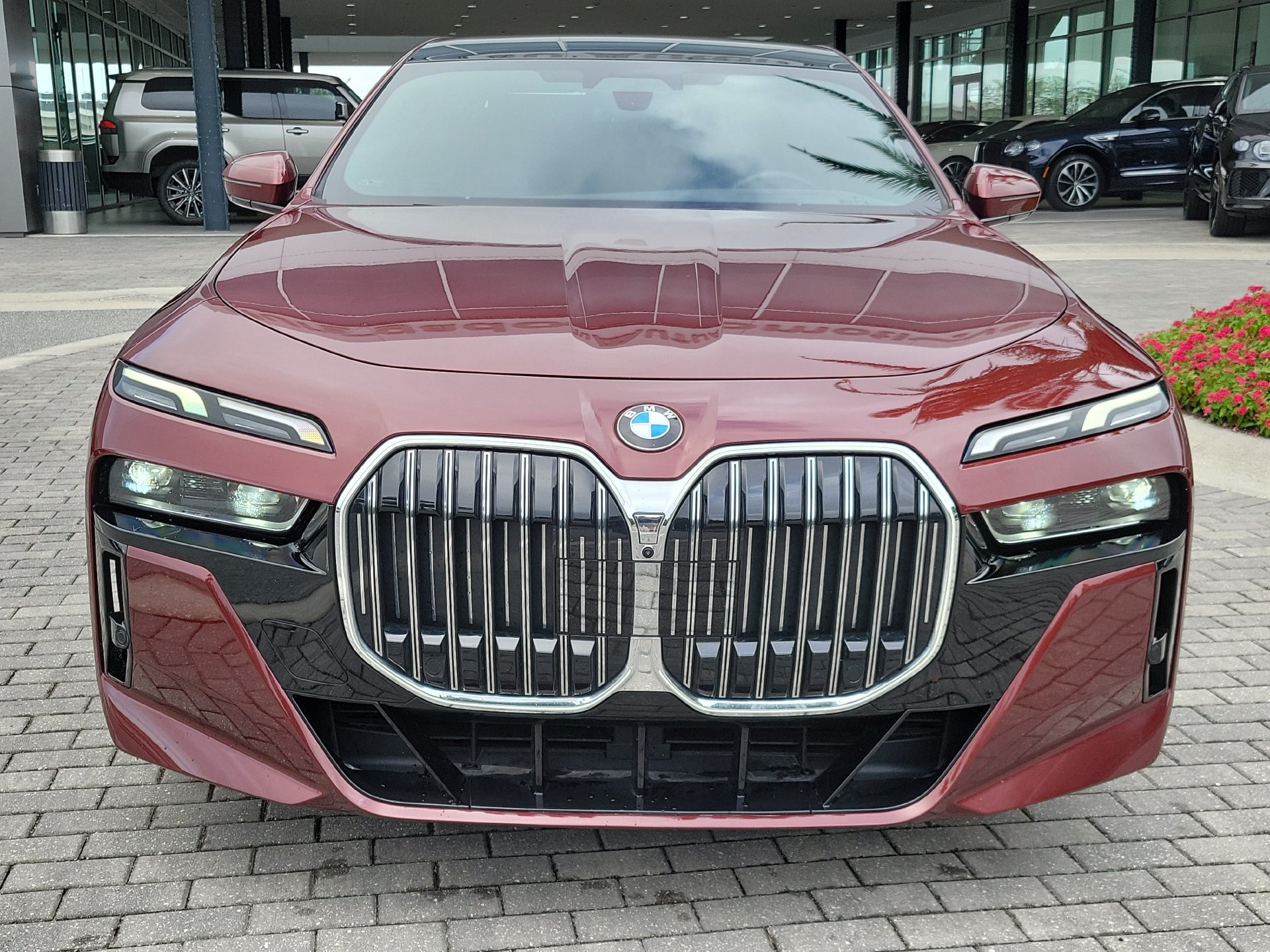 Used 2023 BMW 760i xDrive AWD/4WD image 9