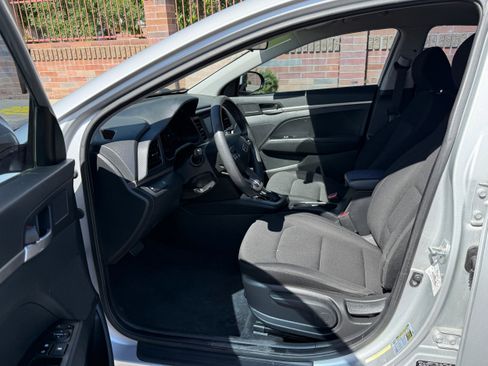 Used 2019 Hyundai Elantra SE w/ Cargo Package FWD image 6