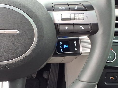 Used 2025 Hyundai Tucson Limited image 18