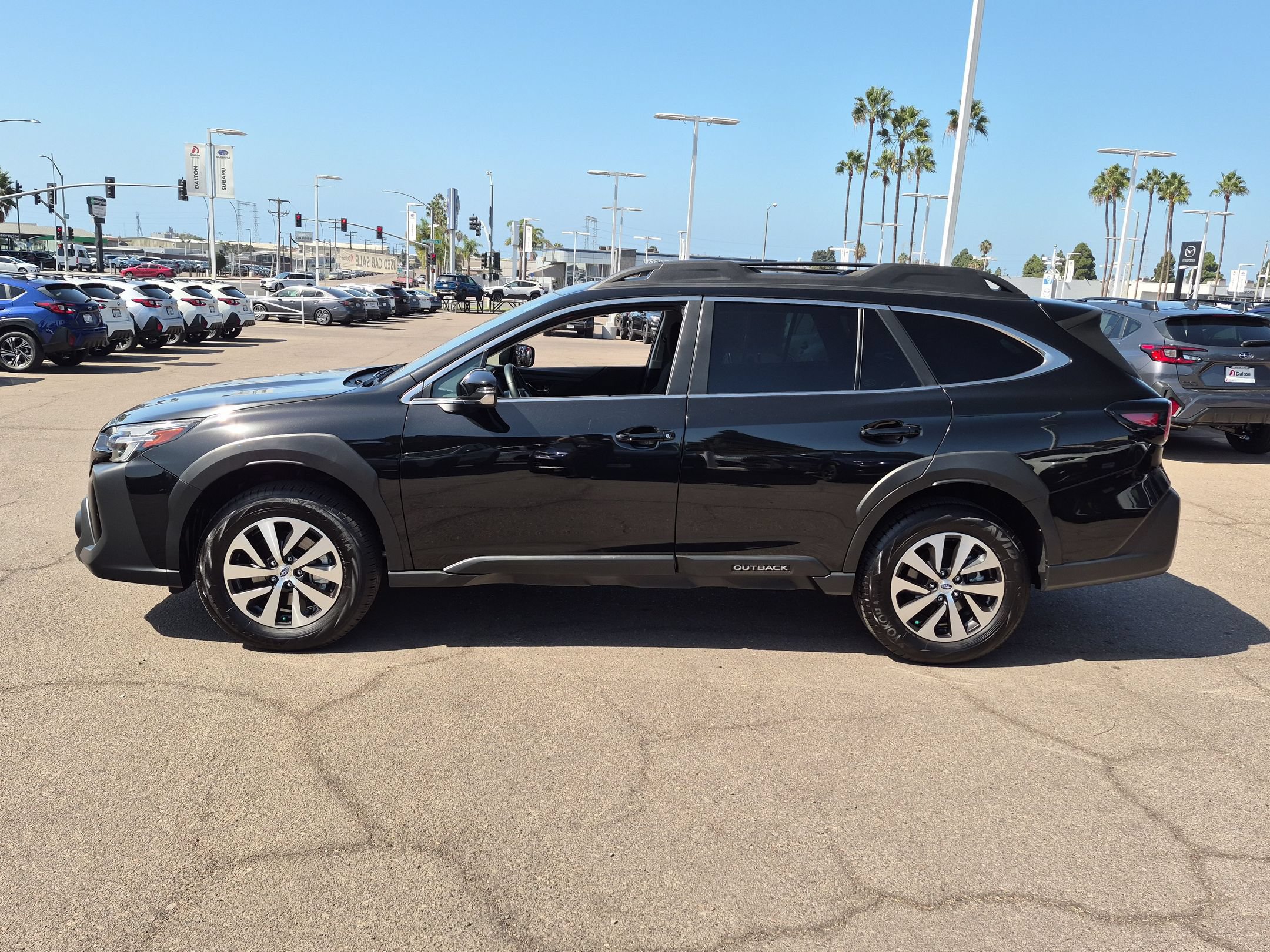 Certified 2025 Subaru Outback Premium AWD/4WD image 4