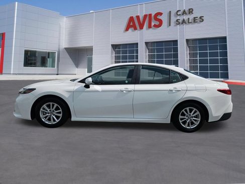Used 2025 Toyota Camry LE FWD image 2