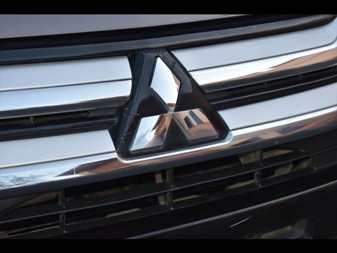 Used 2017 Mitsubishi Outlander SEL image 46