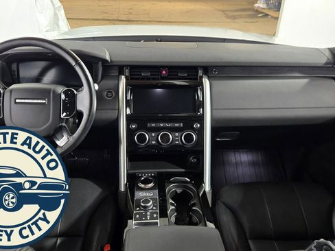Used 2019 Land Rover Discovery HSE image 30