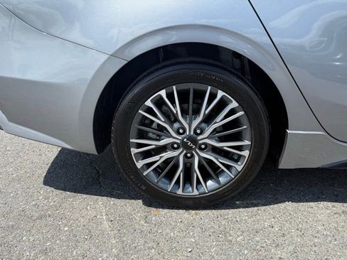 Used 2024 Kia Forte GT-Line w/ GT-Line Premium Package image 7