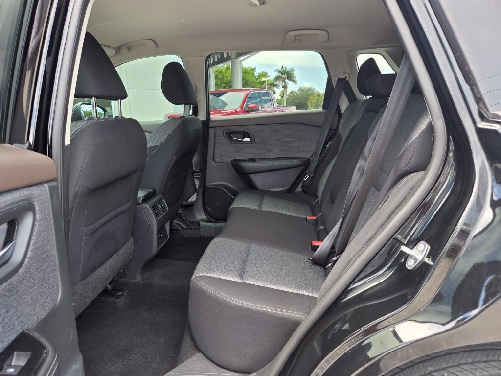 Used 2021 Nissan Rogue SV FWD image 11