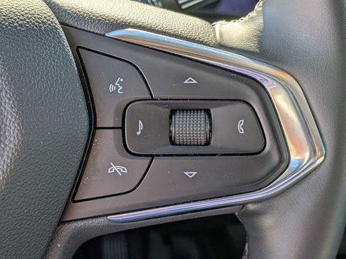 Used 2025 Chevrolet Trax LT w/ LT Convenience Package FWD image 16