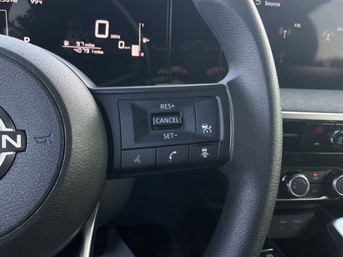 Used 2025 Nissan Kicks SV FWD image 33