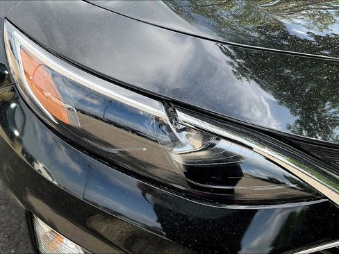 Used 2025 Chevrolet Malibu LT image 40