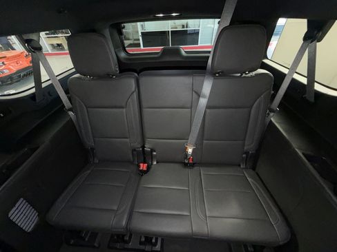 Used 2024 Chevrolet Suburban Z71 w/ Luxury Package image 26