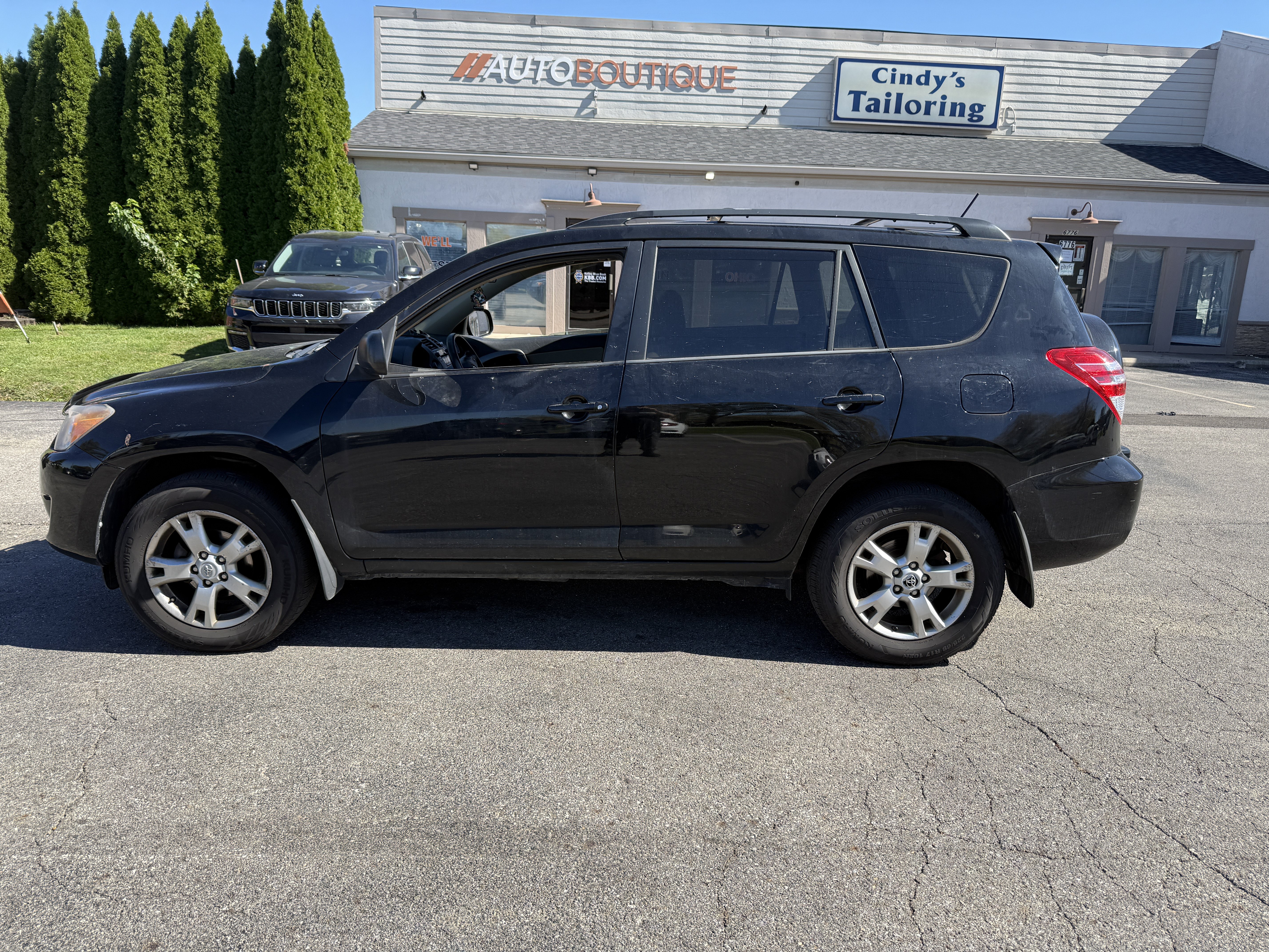 Used 2011 Toyota RAV4 2WD w/ Upgrade Value Pkg image 4