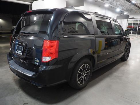 Used 2017 Dodge Grand Caravan GT image 4