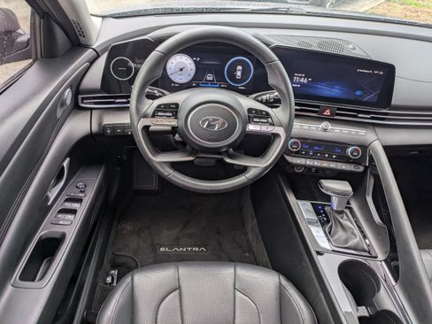 Used 2023 Hyundai Elantra Limited FWD image 15