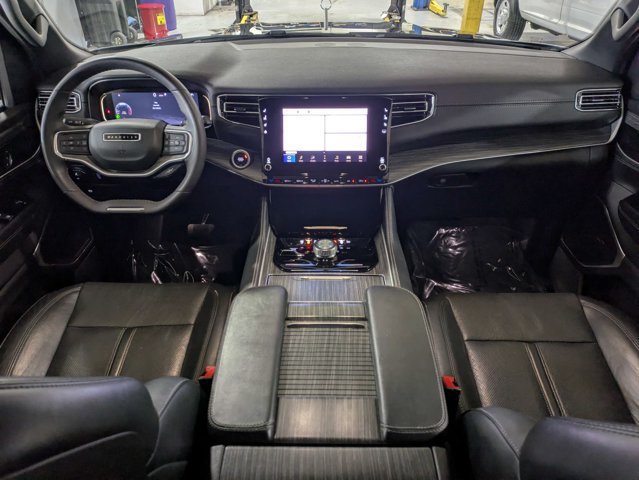 Certified 2024 Jeep Wagoneer L Series II w/ Flexible Seating Group AWD/4WD image 17