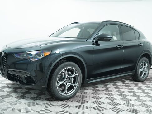 New 2025 Alfa Romeo Stelvio Sprint image 4