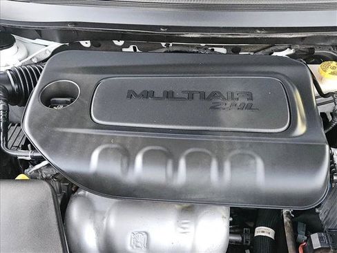 Used 2021 Jeep Cherokee Latitude Plus w/ Sun & Sound Group FWD image 27