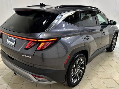Used 2025 Hyundai Tucson Limited AWD/4WD image 10