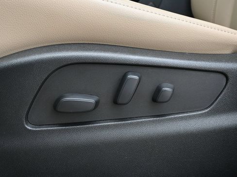 Used 2024 Cadillac XT4 Luxury w/ Cold Weather Package FWD image 16