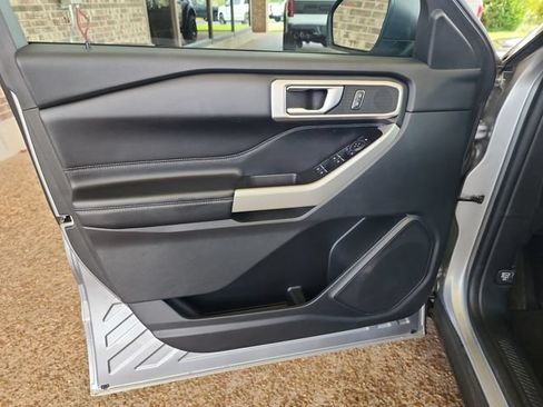 Used 2022 Ford Explorer XLT RWD image 9