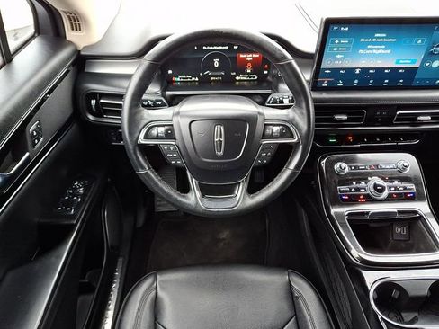 Used 2022 Lincoln Nautilus AWD w/ Premium Package image 11