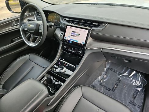 Used 2023 Jeep Grand Cherokee Limited AWD/4WD image 13