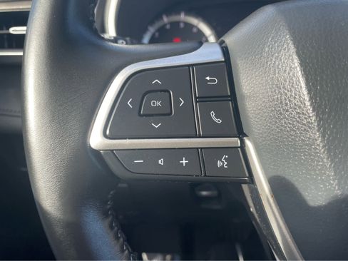 Used 2023 Toyota Highlander XLE image 17